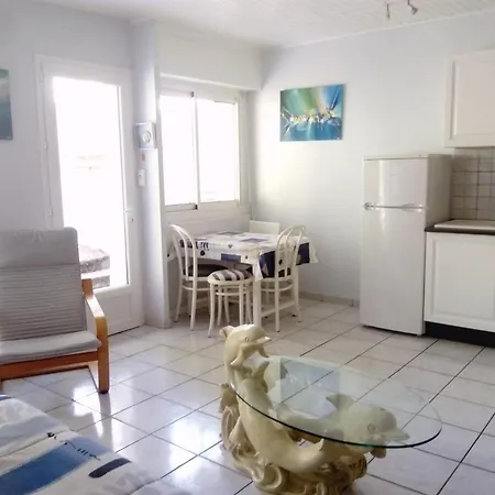 Hosmina Apartment *